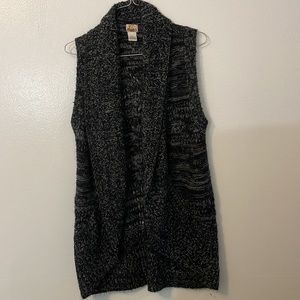 Mudd large open front sweater vest black knit. Missing belt.